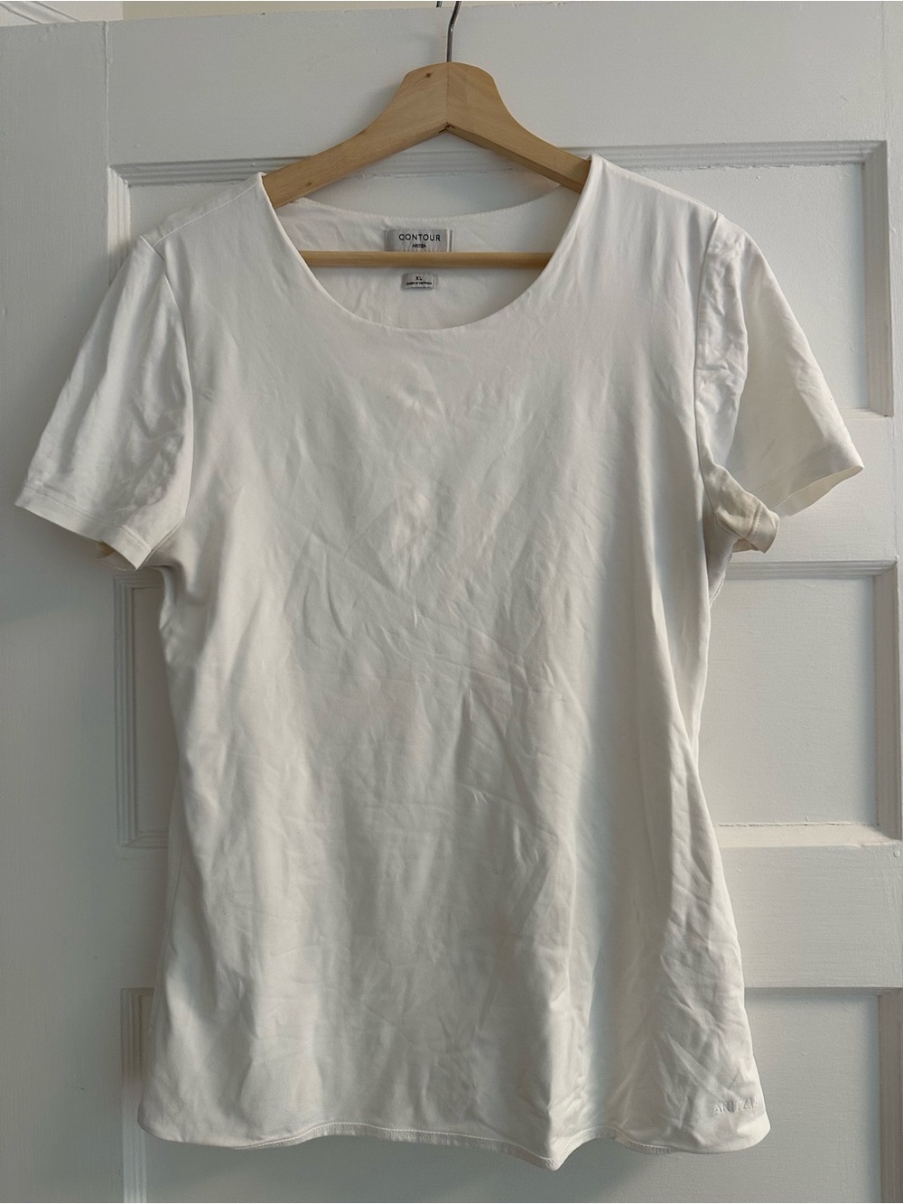 Aritzia White Scoop Neck Short Sleeve Tee